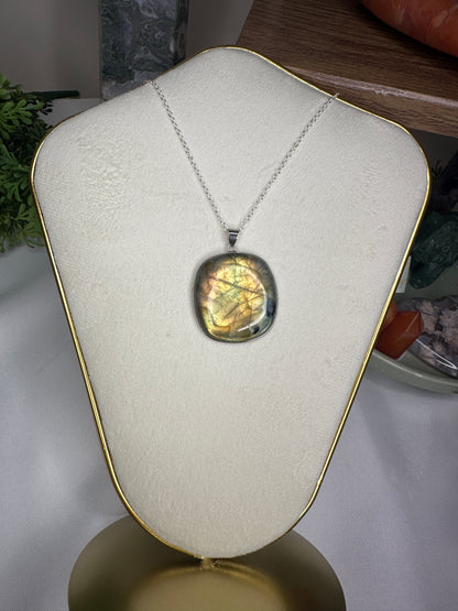 Labradorite Pendant 1