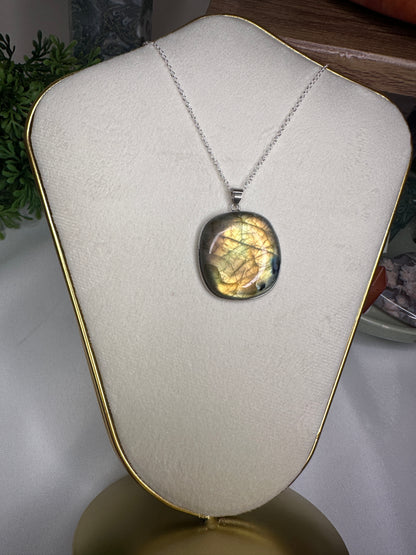 Labradorite Pendant 1